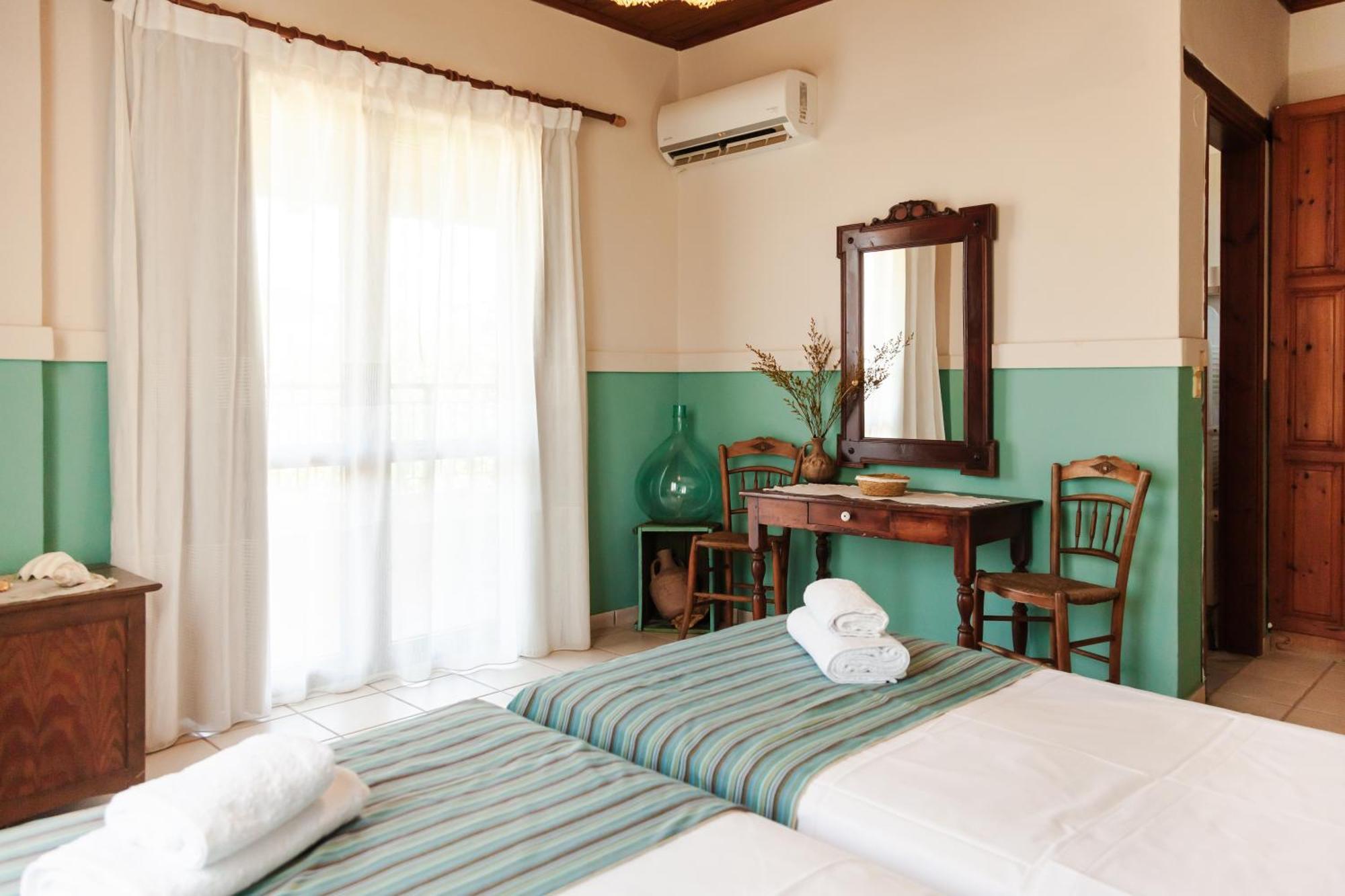 Amnisiades Apartments การ์เตรอส ภายนอก รูปภาพ