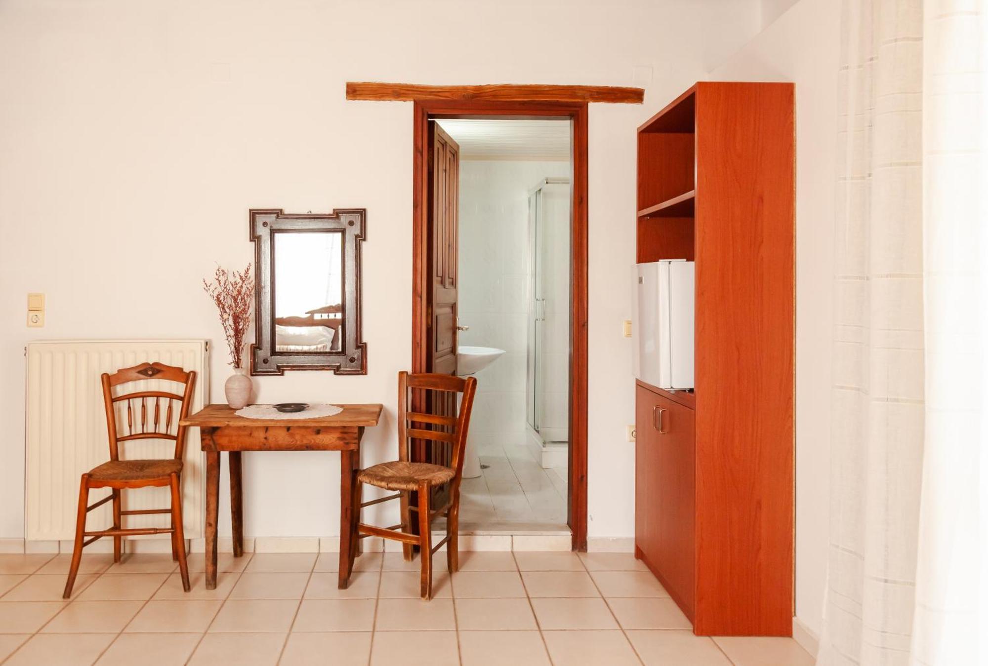 Amnisiades Apartments การ์เตรอส ภายนอก รูปภาพ