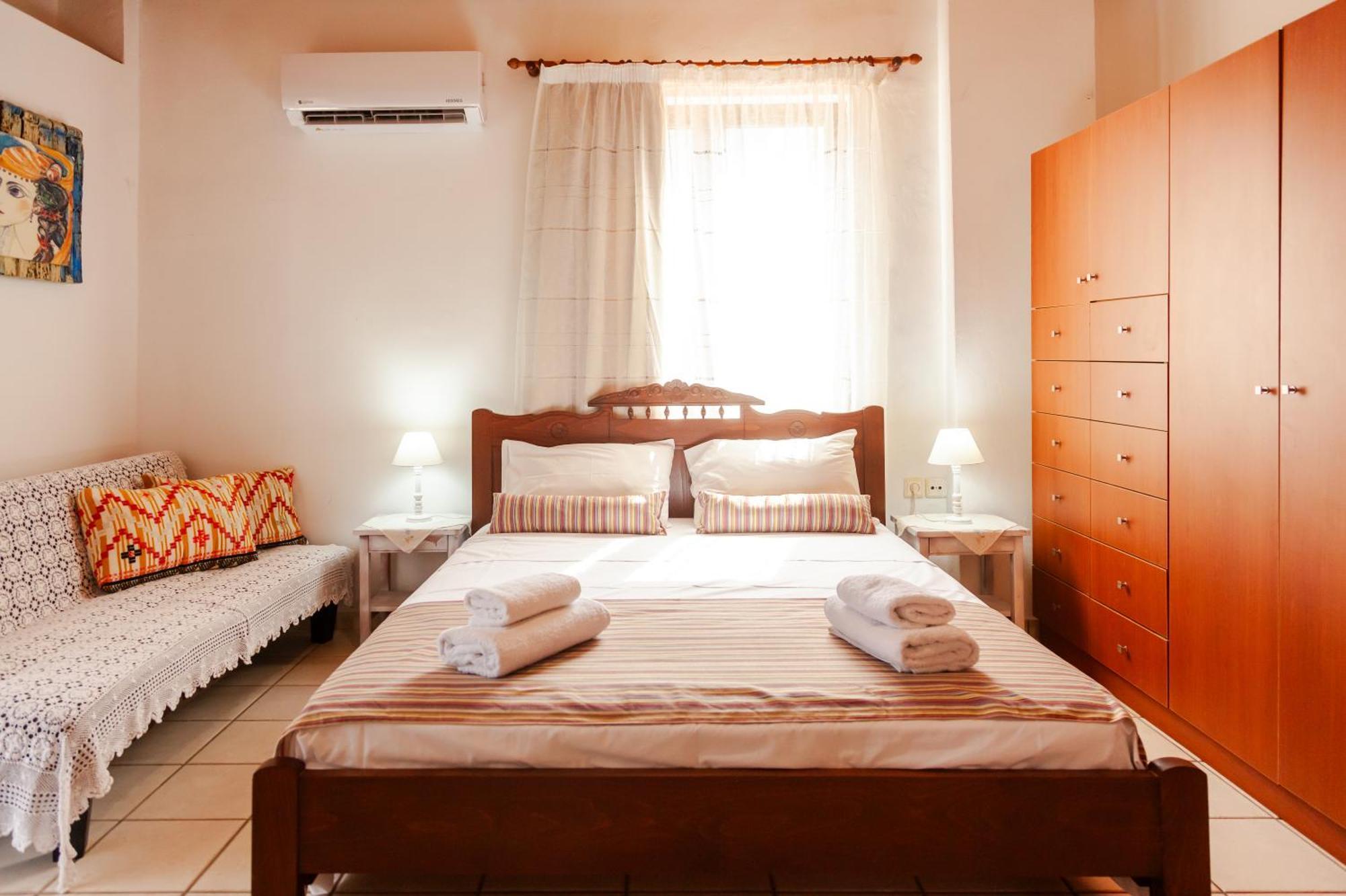 Amnisiades Apartments การ์เตรอส ภายนอก รูปภาพ